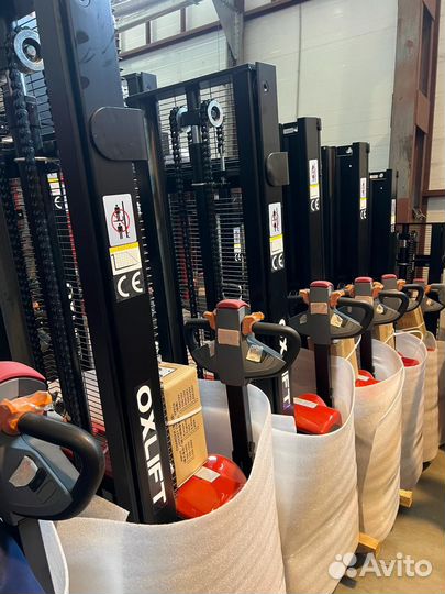 Штабелер электрический самоходный