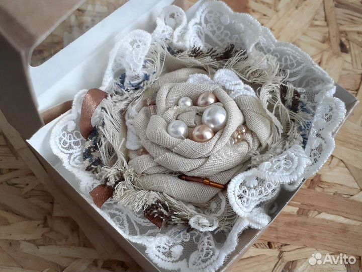 Брошь цветок из ткани в стиле бохо