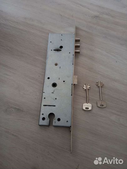 Замок для входной двери бу
