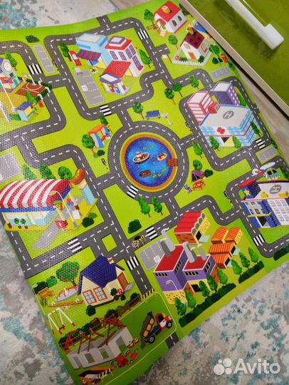 Машинки и коврик для игры