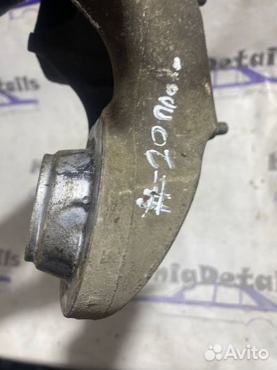 Кронштейн опоры двигателя правый Audi A4 B5 седан