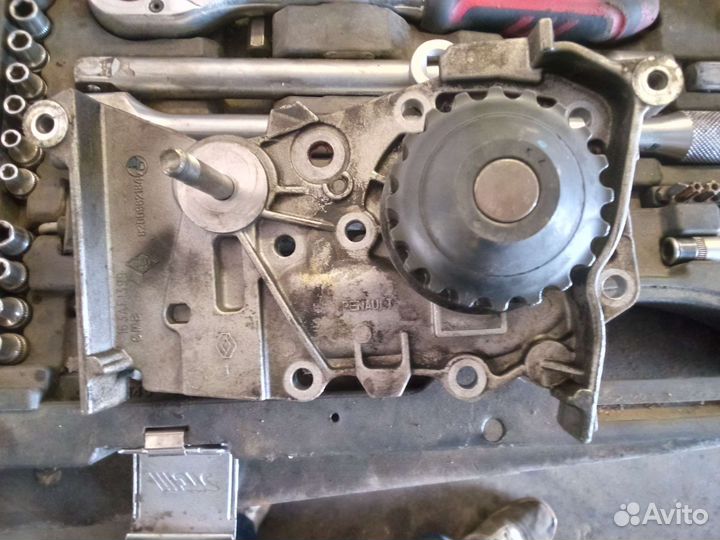 Помпа на renault logan