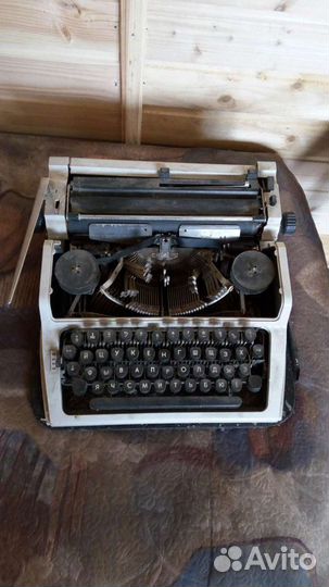 Печатная пишущая машинка