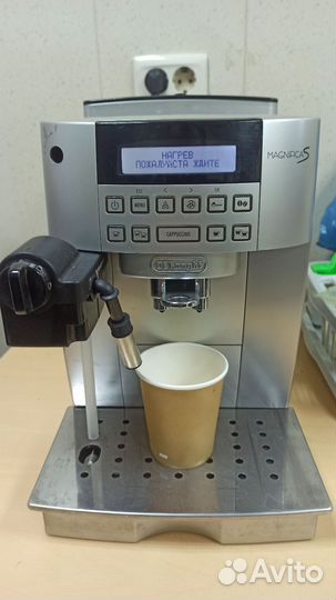 Кофемашина Delonghi magnifica S