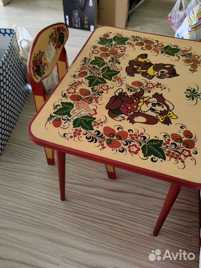 Детский столик, стул, этажерка для игрушек