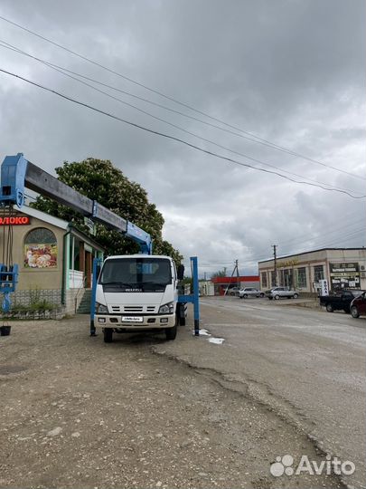 Isuzu NQR75 с КМУ, 2011