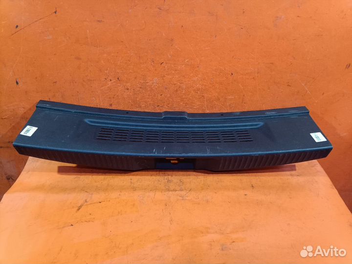 Обшивка багажника задняя Mitsubishi Colt plus Z27W