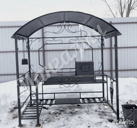 Мангал с крышей