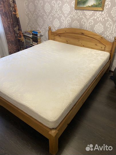 Продам двухспальную кровать с матрасом б/у