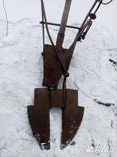 Соха под лошадь и соха ручная. Плуг