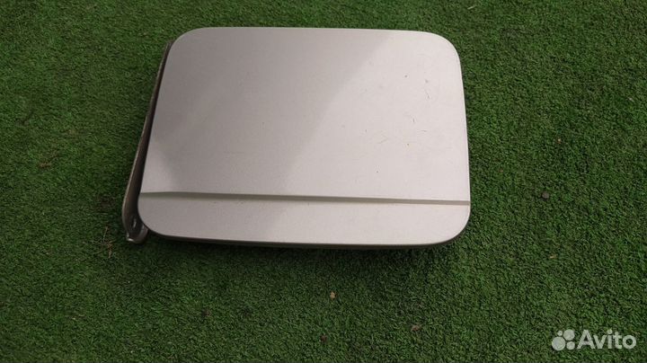 Лючок бензобака Nissan Serena QR20DE 2002