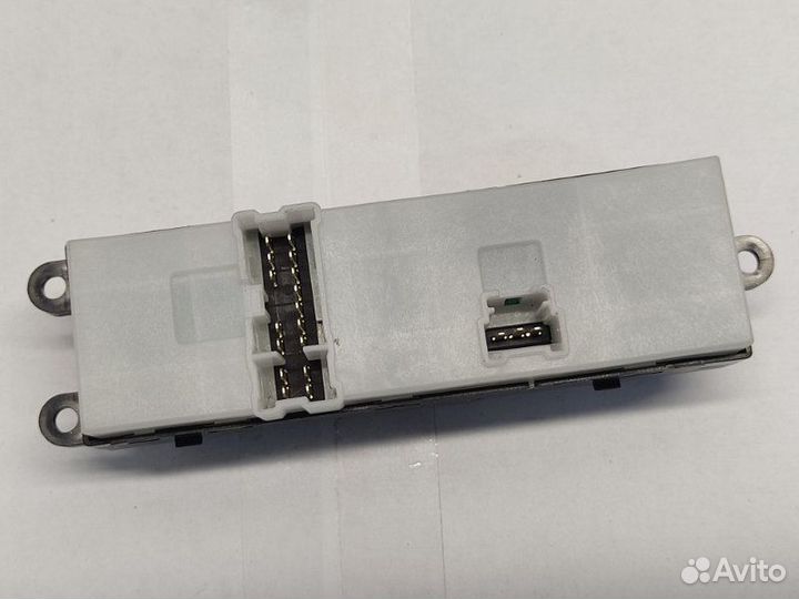 Блок управления стеклоподъемниками Nissan Tiida 11