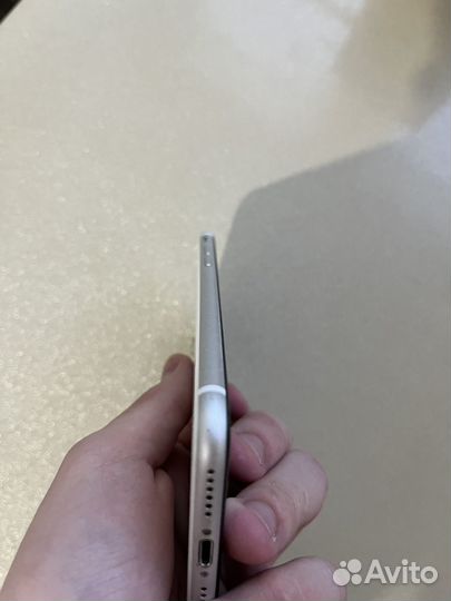 iPhone SE, 64 ГБ