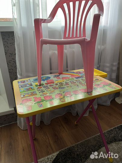 Продам детский стол