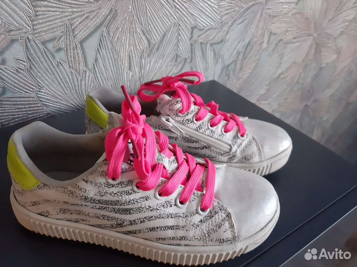 Кроссовки для девочки