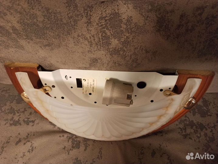 Продам настенный светильник