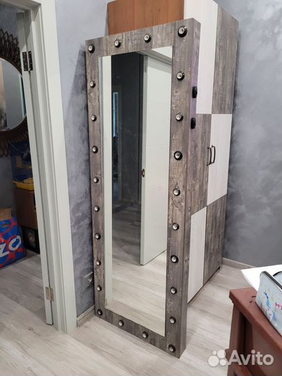 Зеркало с подсветкой в полный рост