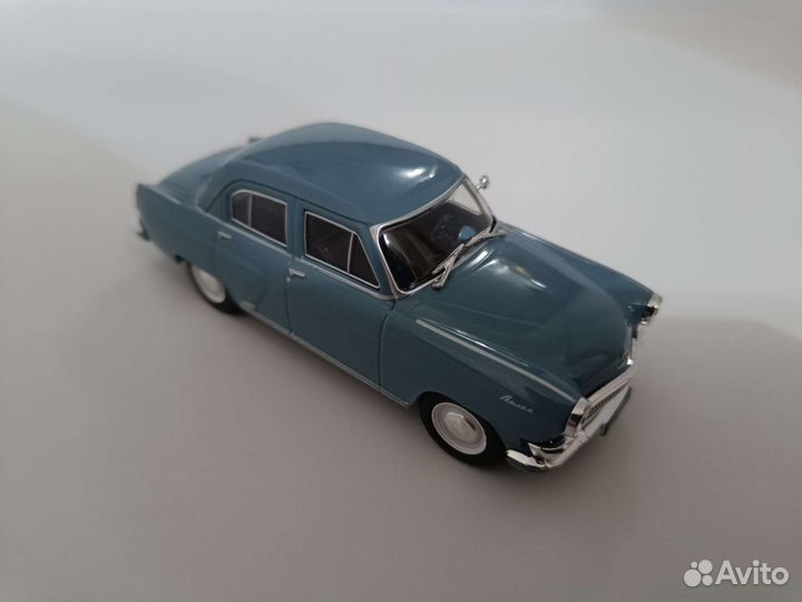 Модель автомобиля 1:43