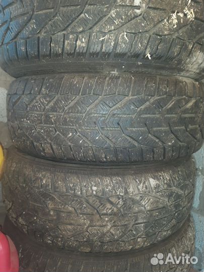 Pirelli Ice Zero 215/55 R17