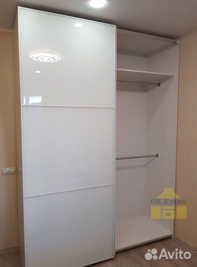 Зеркальный шкаф