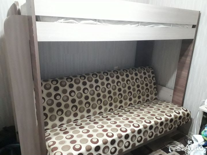Кровать двухьярусная