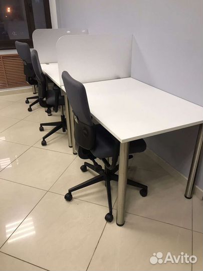 Офисные столы белые на регулируемых ножках