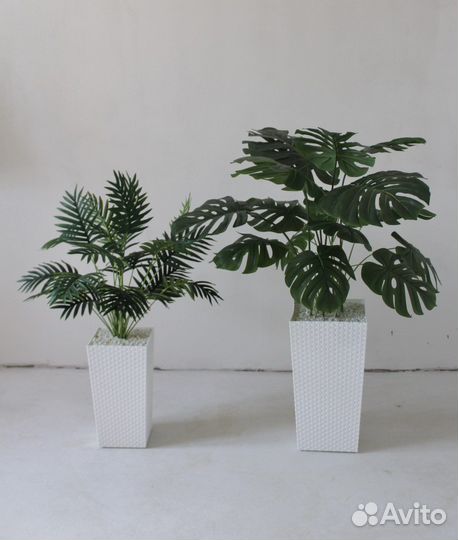 Искусственные цветы в горшках