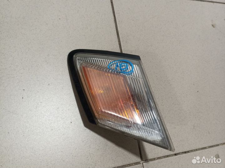 Габарит правый Toyota mark2 GX90