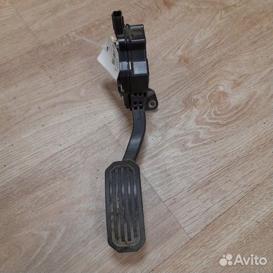 Педаль газа Toyota Camry 50 2012-2014