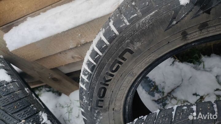 Nokian Tyres Hakkapeliitta R 215/60 R16