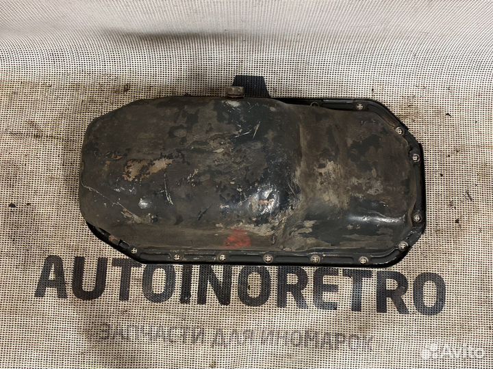 Масляный поддон Volkswagen Golf 030103601E