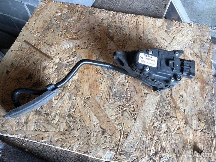 Педаль газа (электронная) Nissan Almera N16