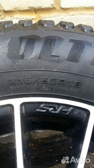 Goodyear Ultragrip Ice Arctic 215/65 R16