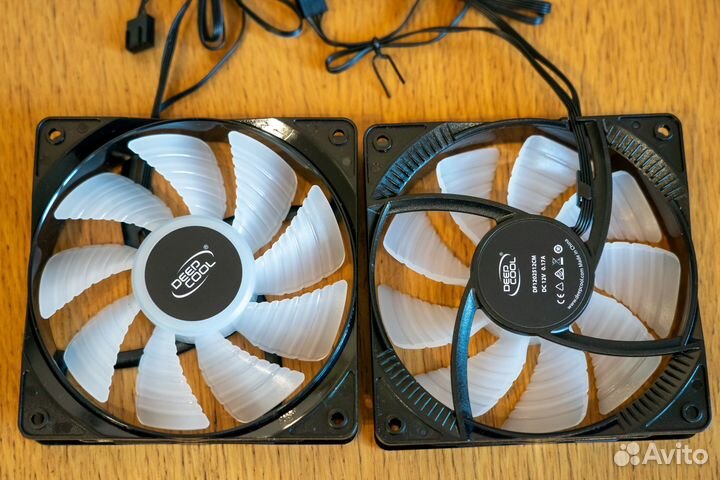 Два вентилятора deepcool DF1202512CM