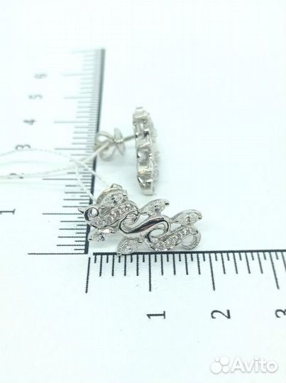 Золотые серьги с камнем