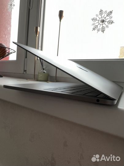 Apple MacBook Pro 13 touchbar 2019