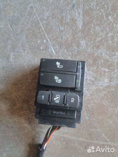 Кнопка подогрева передний левый Cadillac SRX