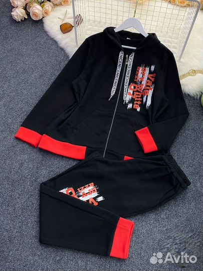 Спортивный костюм женский