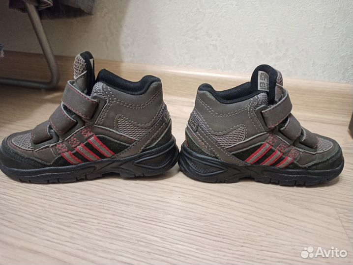 Ботинки adidas 23