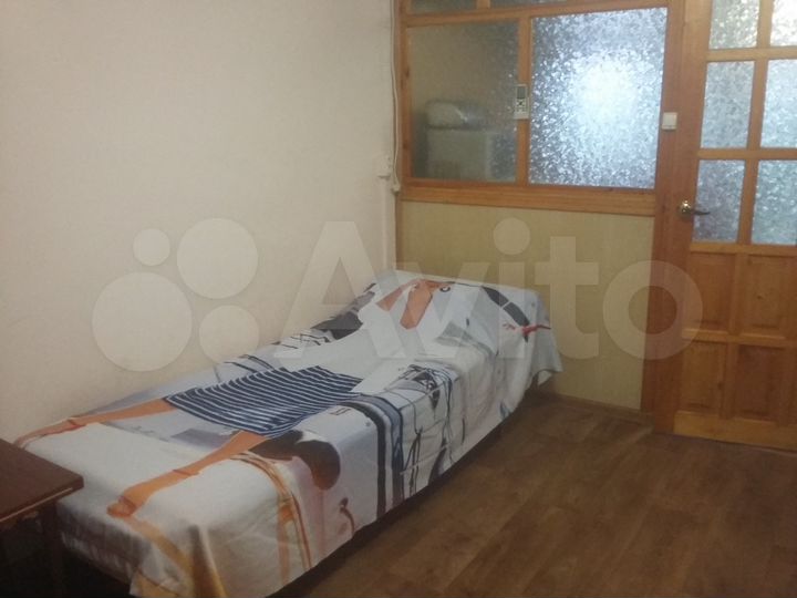Комната 48 м² в 2-к., 1/2 эт.