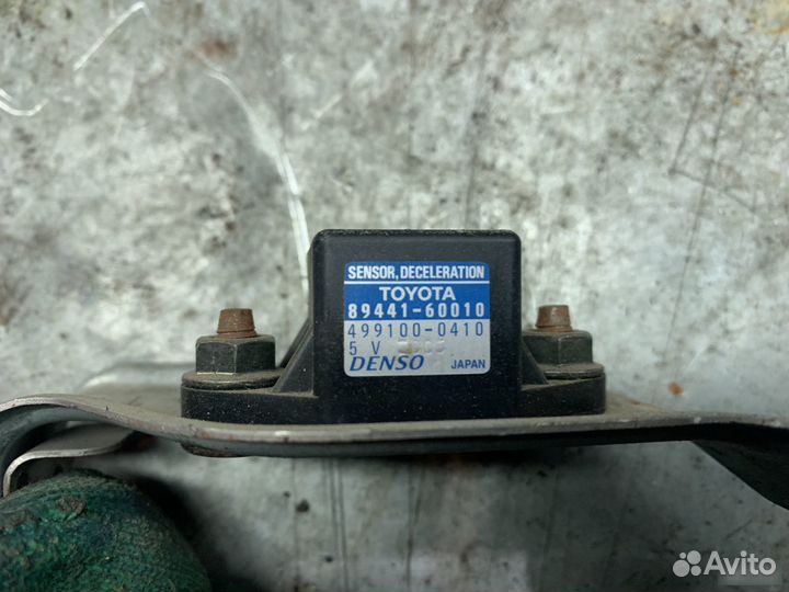 Датчик ускорения Toyota Land Cruiser 100