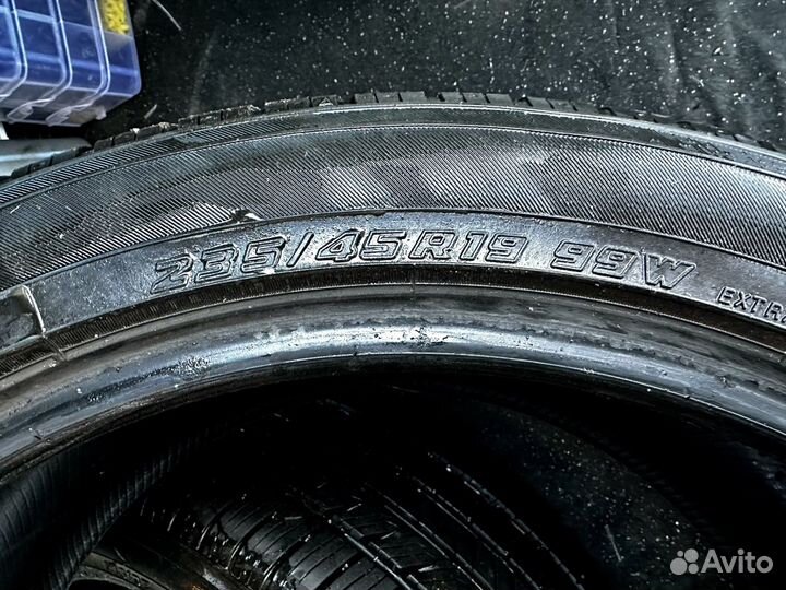 Yokohama Geolandar X-CV G057 235/45 R19 99W