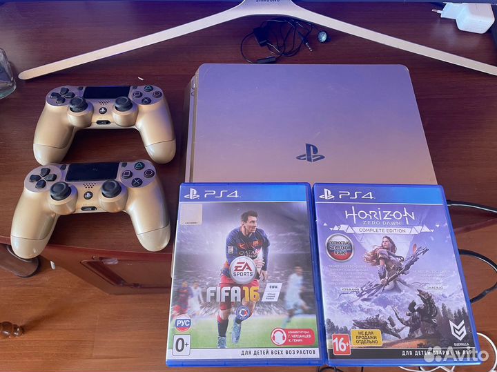 Sony ps4 slim gold edition