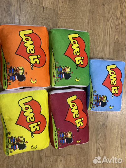 Подушка Love is