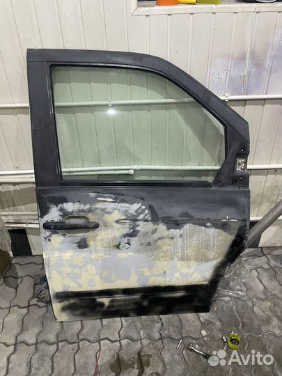 Двери передние vito w638