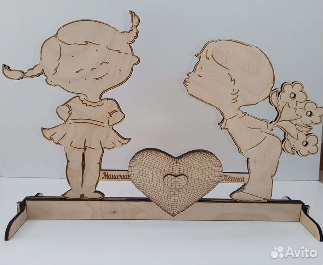 Подвижная игрушка влюбленная парочка из дерева