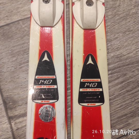 Лыжи беговые детские 140. Ботинки и палки