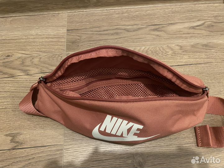 Продам поясную сумку Nike