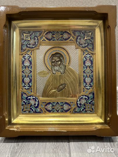Красивая икона в киоте