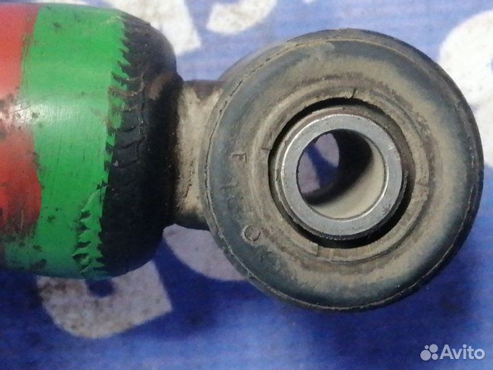 Задняя стойка амортизатора Toyota Progres седан